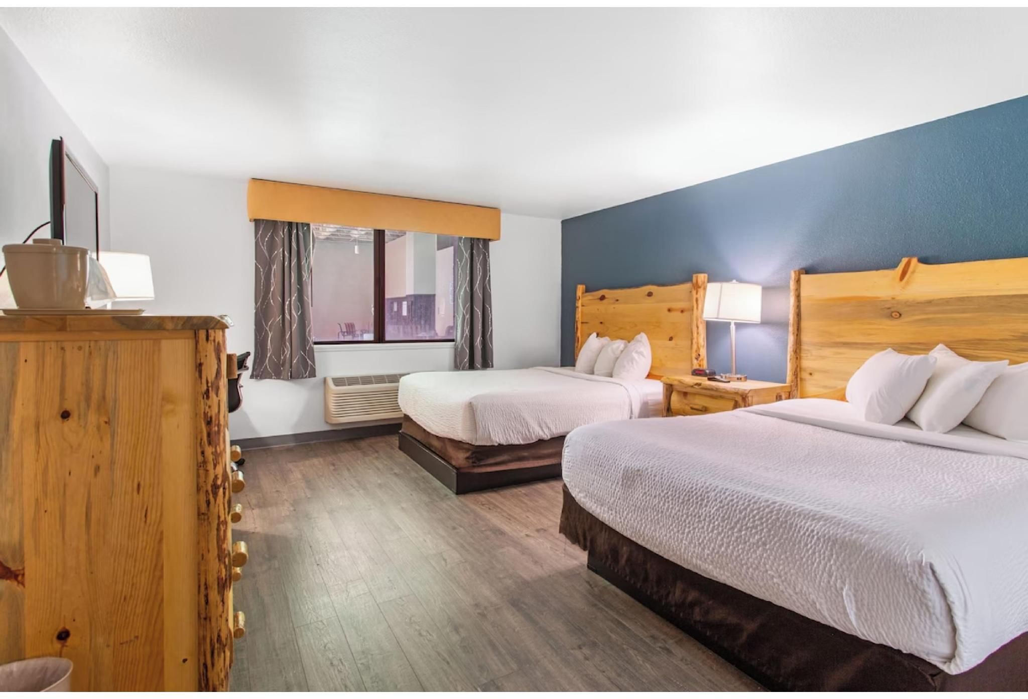 Studio 6 Suites Butte, MT – I-90 / I-15 2 King Beds , Suite, Non-Smoking