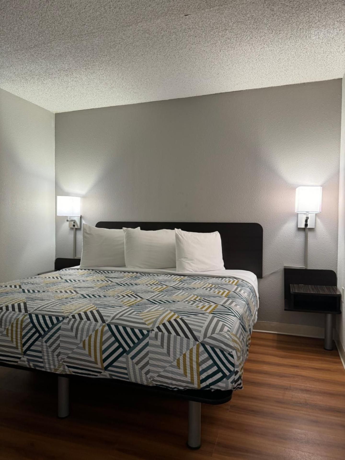 Queen Room - Disability Access - Non-Smoking