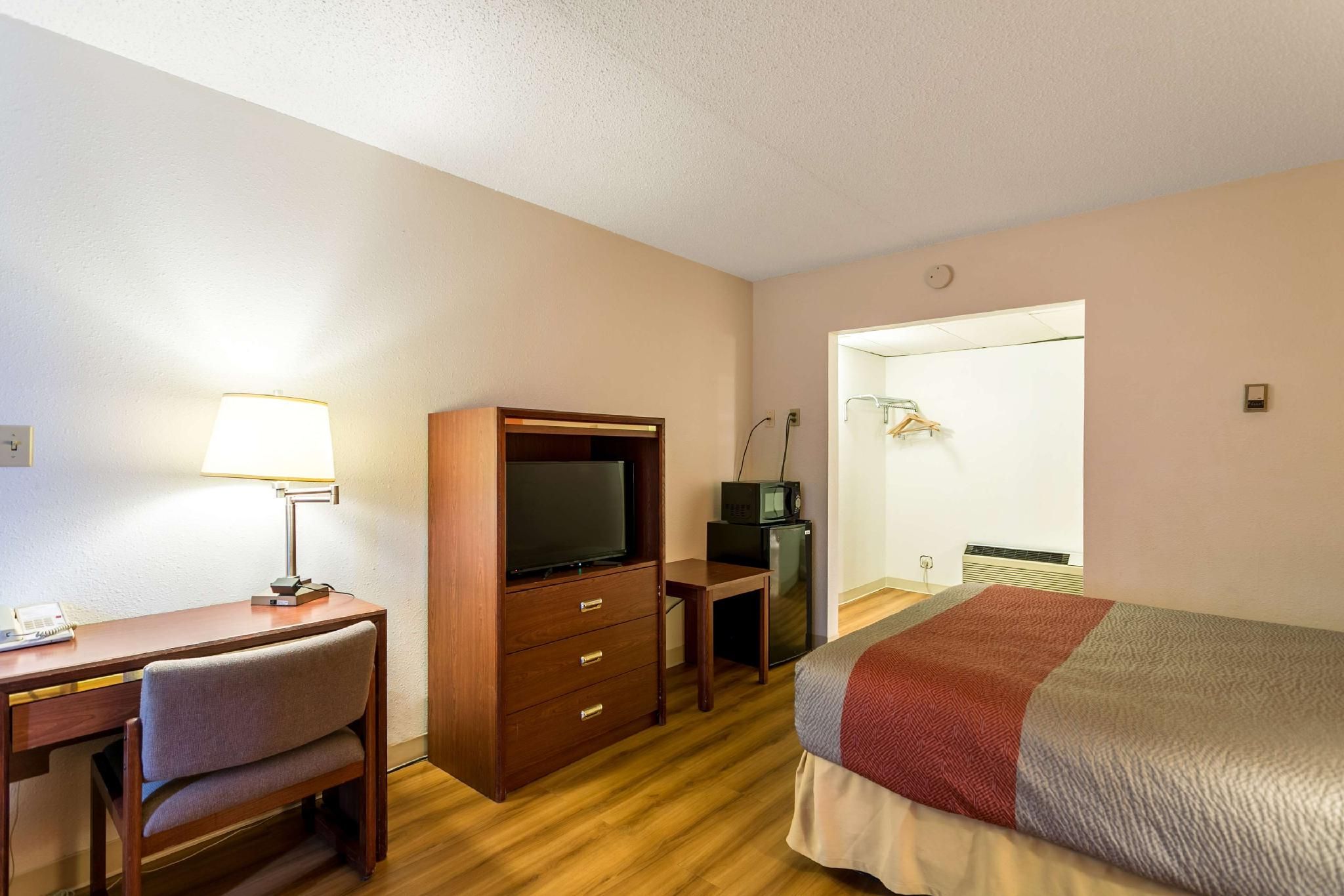 1 Queen Bed | Non-Smoking, Micfridge