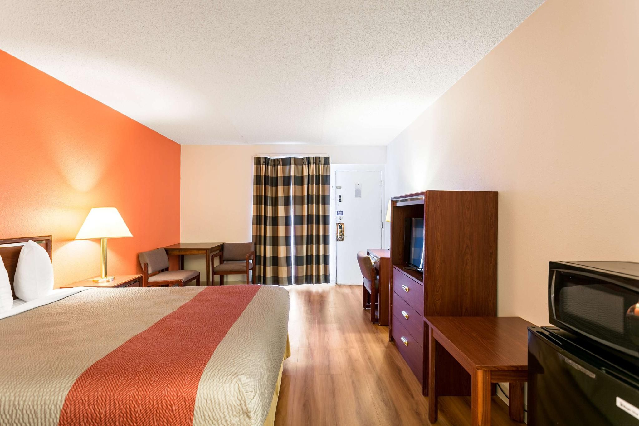 Motel 6 Butte, MT - Historic City Center 1 King Bed | Suite, Non-Smoking, Kitchen
