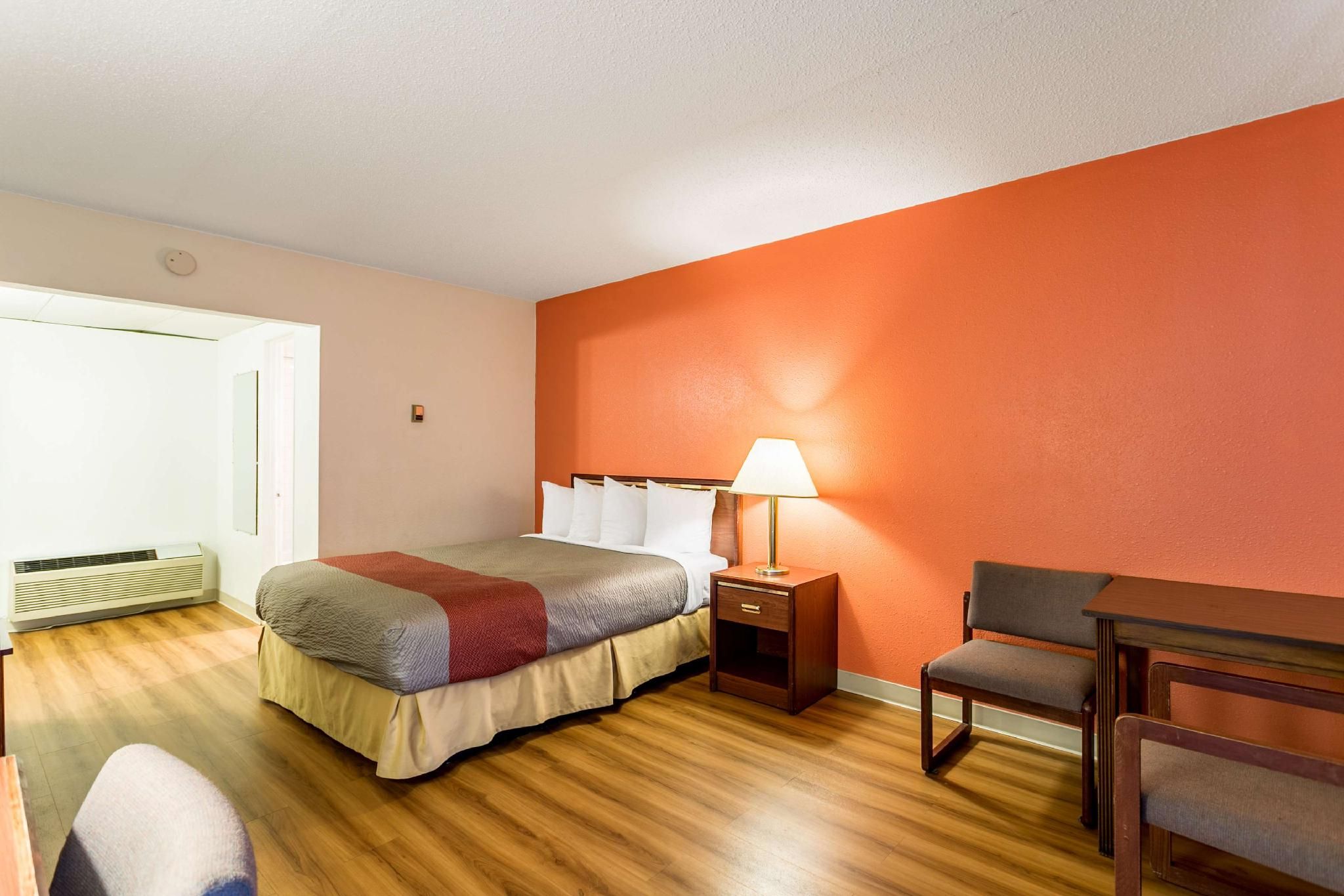 1 Queen Bed | Non-Smoking, Micfridge