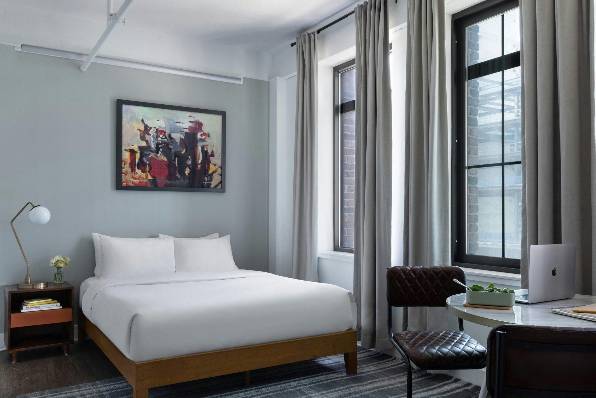 Studio Apartment, 1 Queen