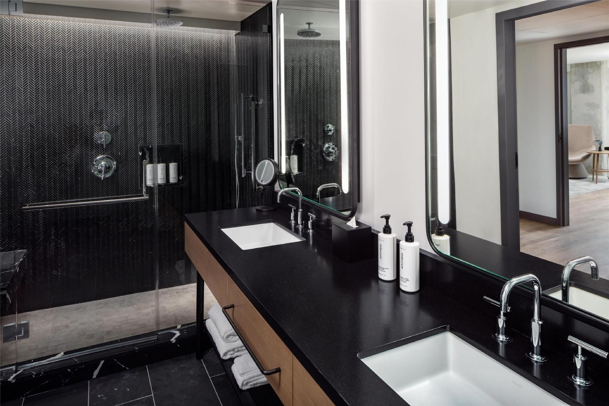 1 King Bed One Bedroom Suite City View