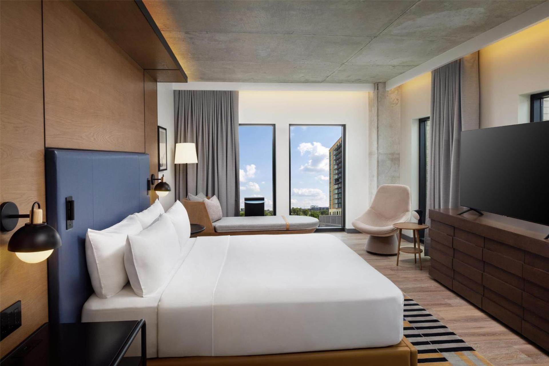 1 KING BED CORNER