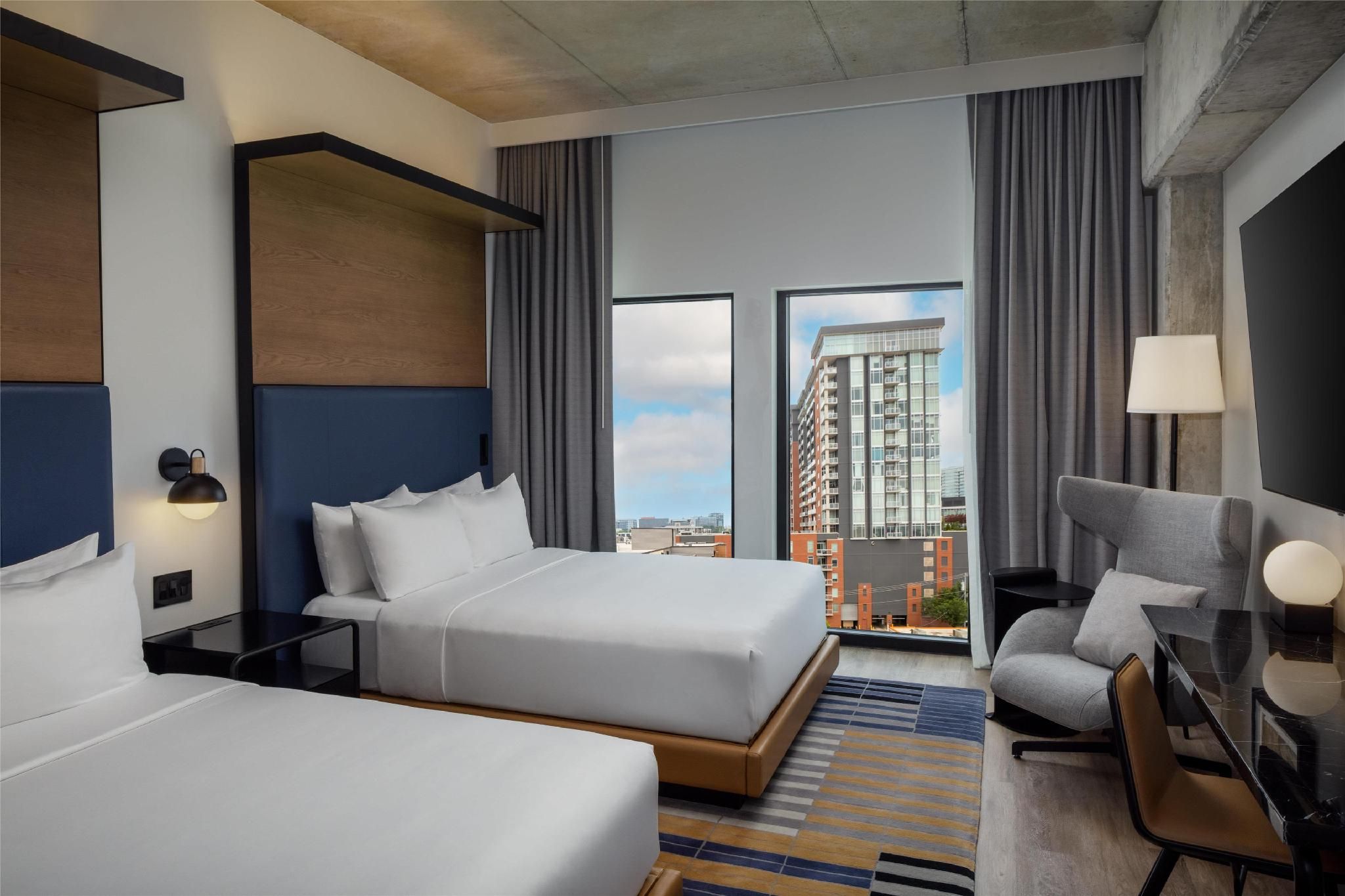 2 Queen Beds Hearing Accessible W/City View