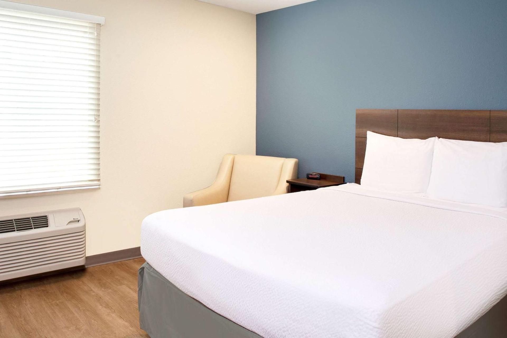 Queen Room with Tub - Disability Access/Non-Smoking