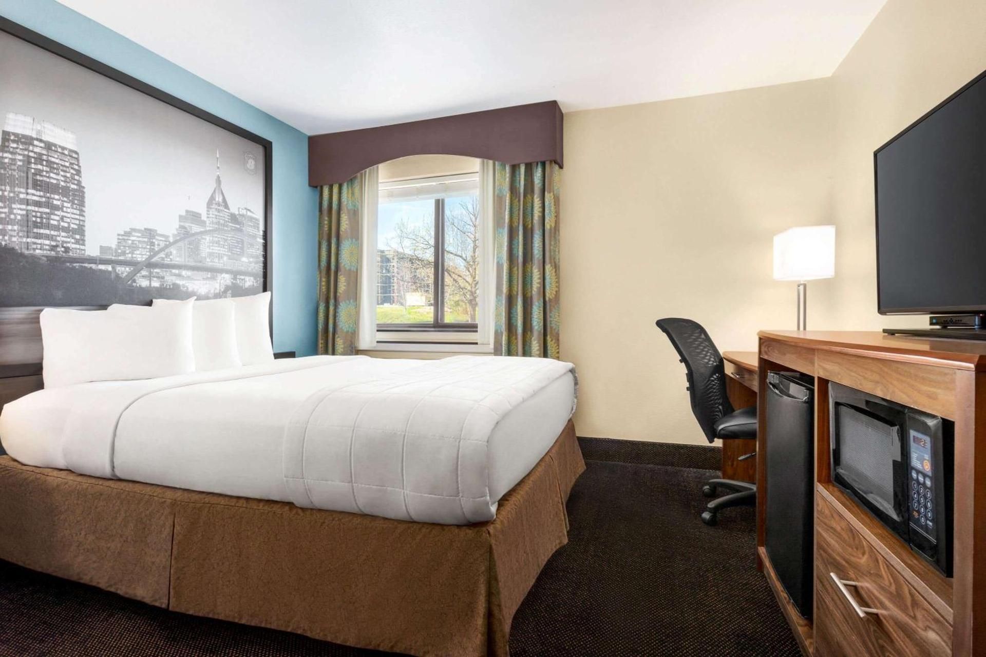 Queen Room - Mobility Access/Non-Smoking