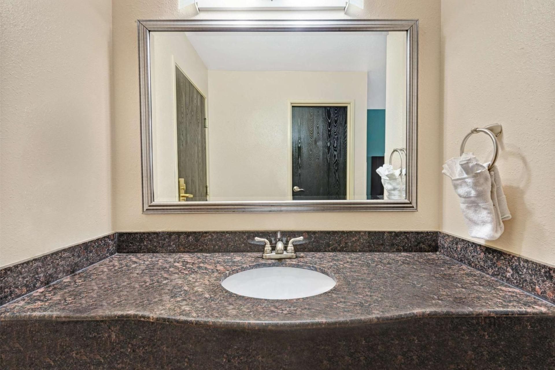 King Room - Mobility Access/Non-Smoking