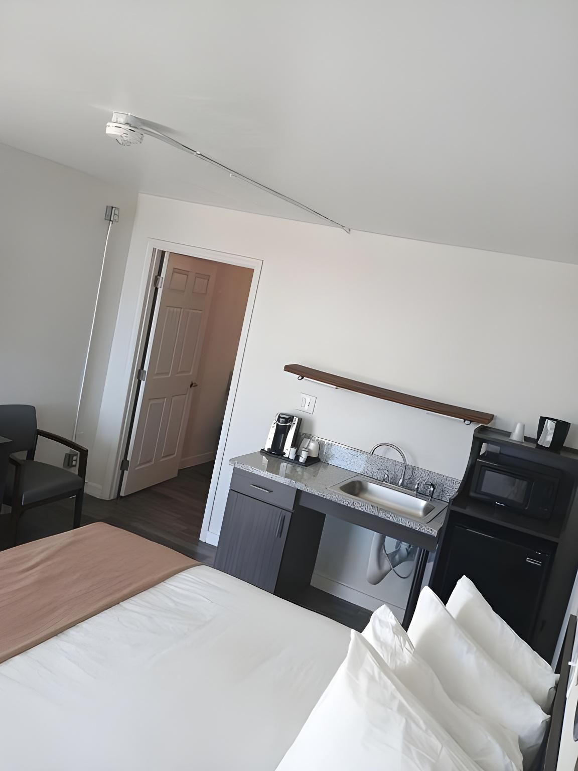 1 Queen Bed, Mobility Accessible Room, Non-Smoking