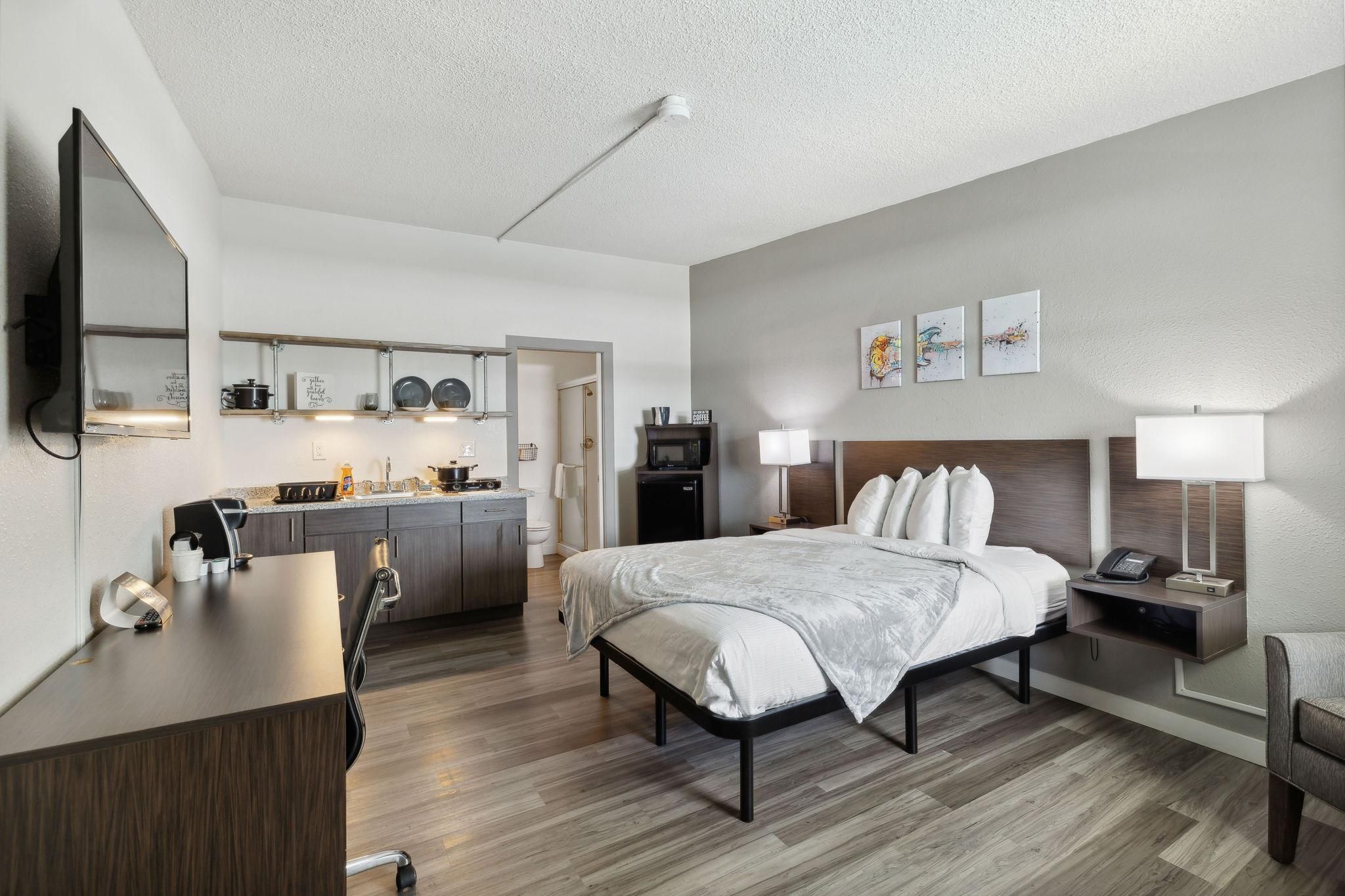 1 Queen Bed Non-Smoking