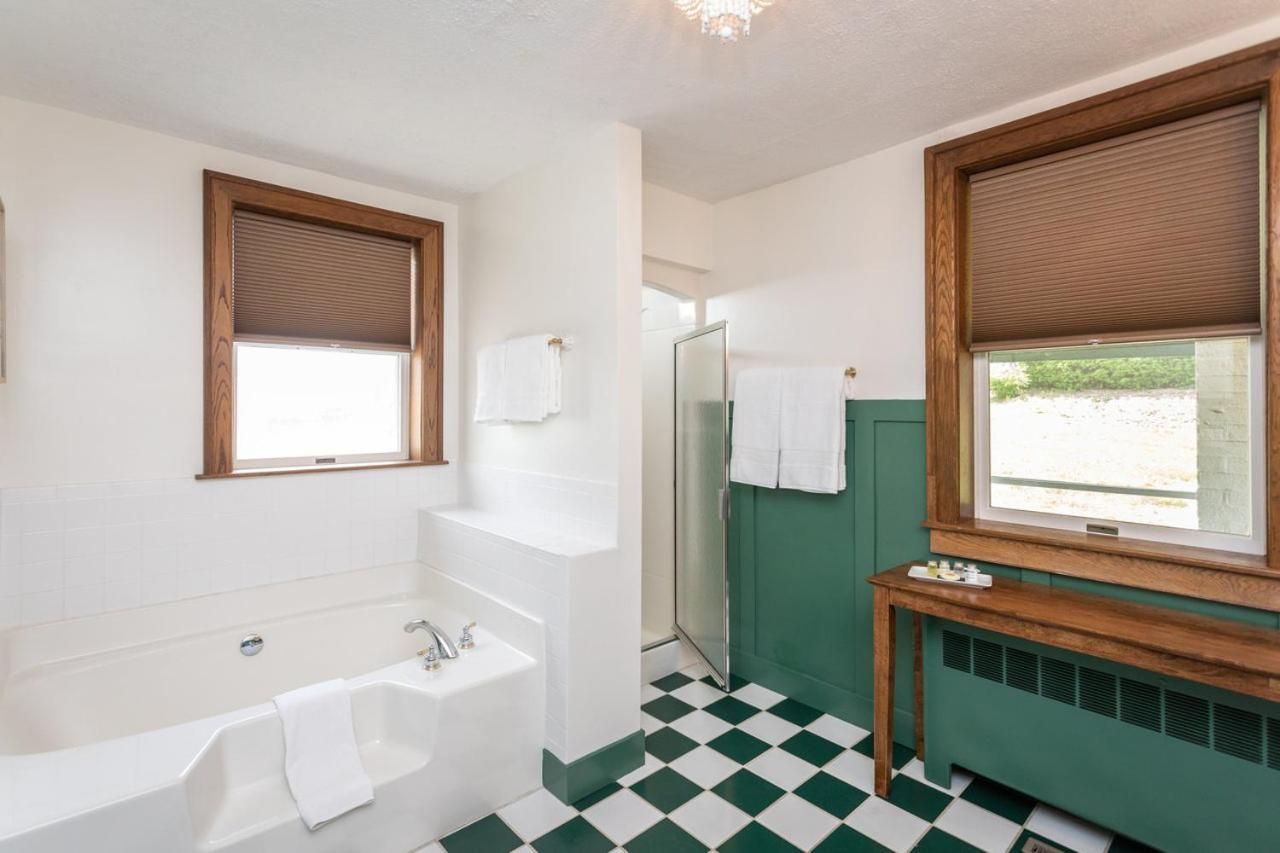 Queen Suite