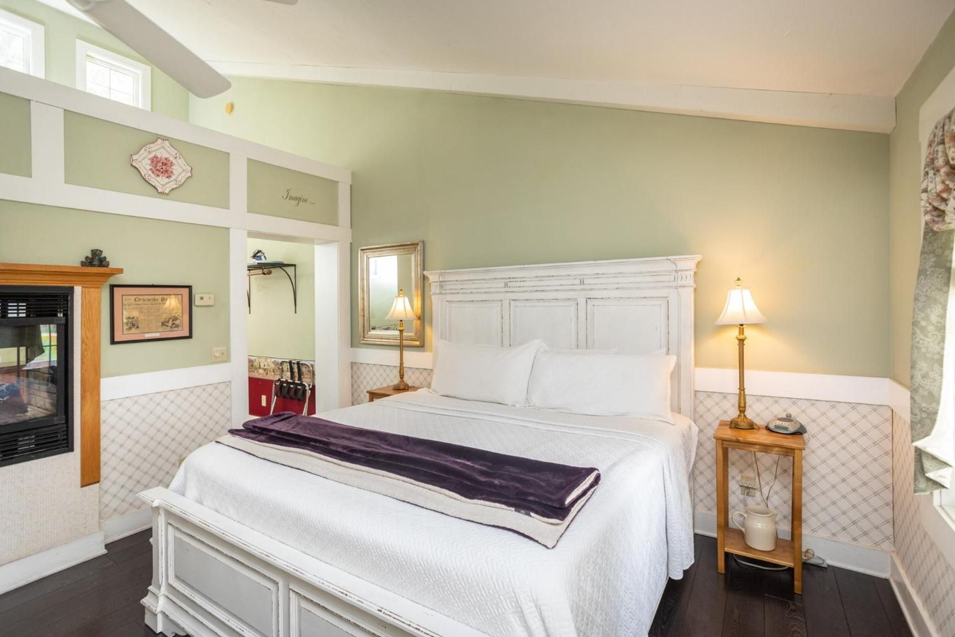 Deluxe King Room