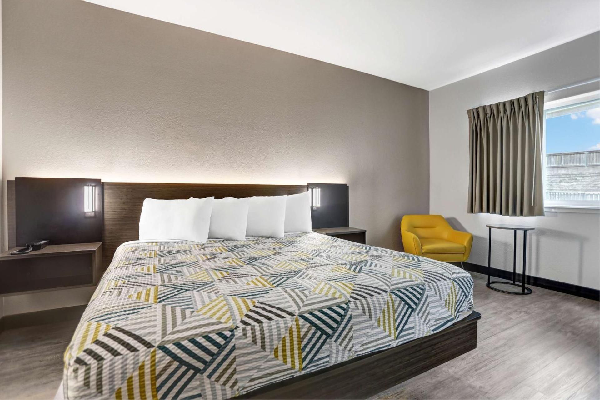 Deluxe King Room