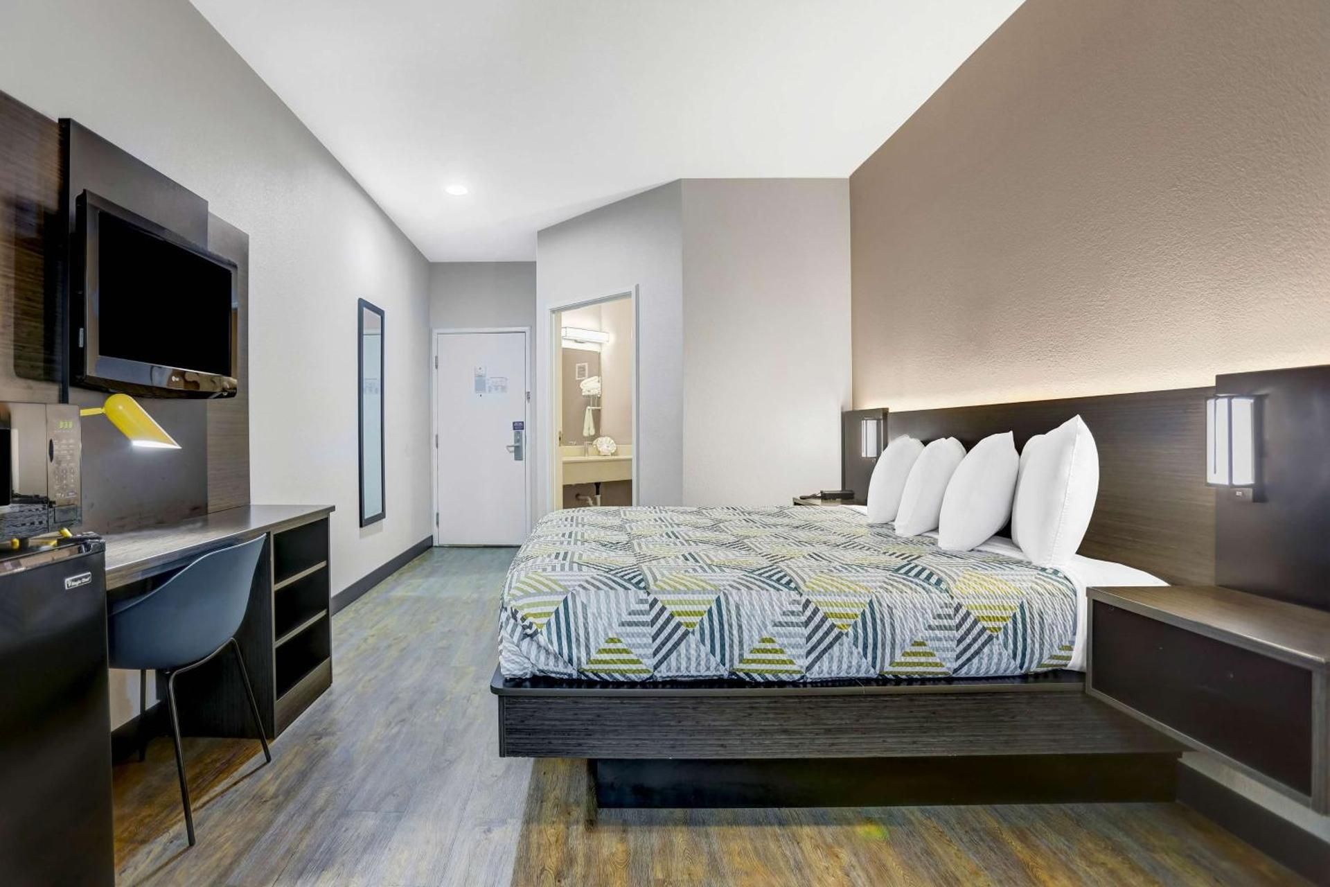 Deluxe King Room