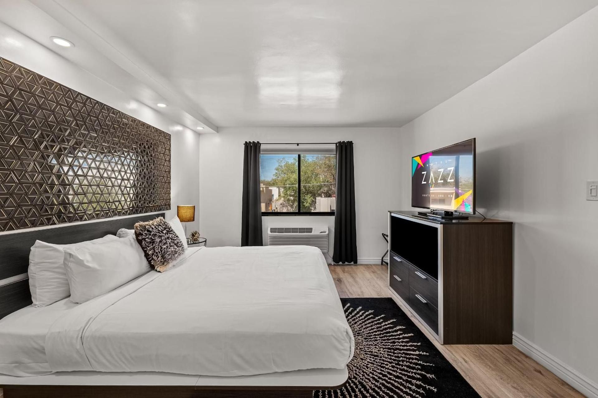 Deluxe King Suite