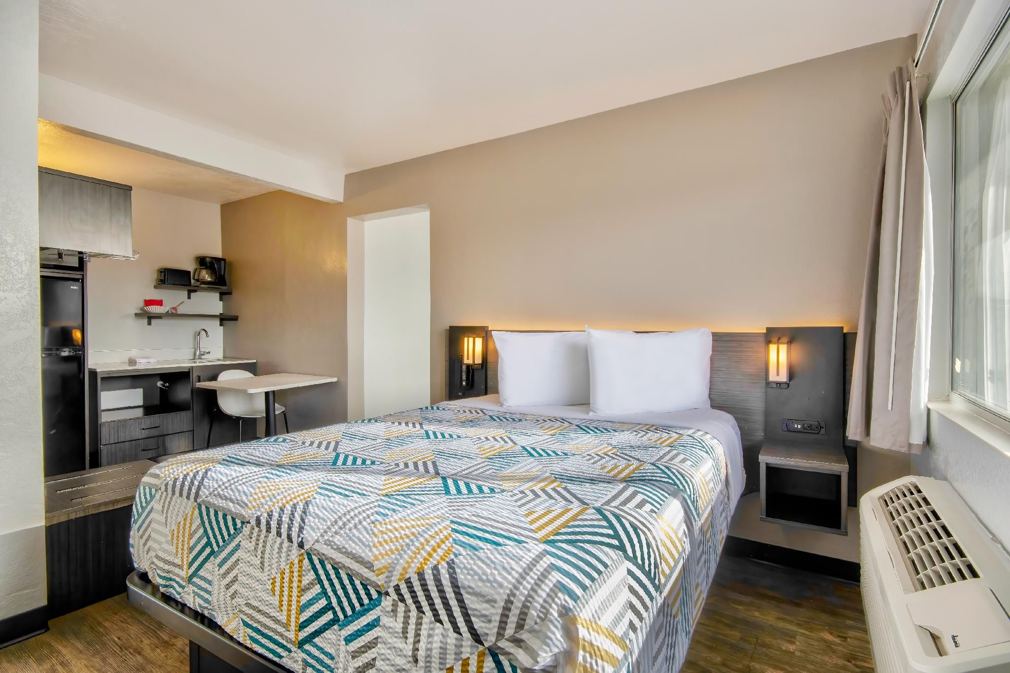 1 Queen Bed | Non-Smoking, Micfridge