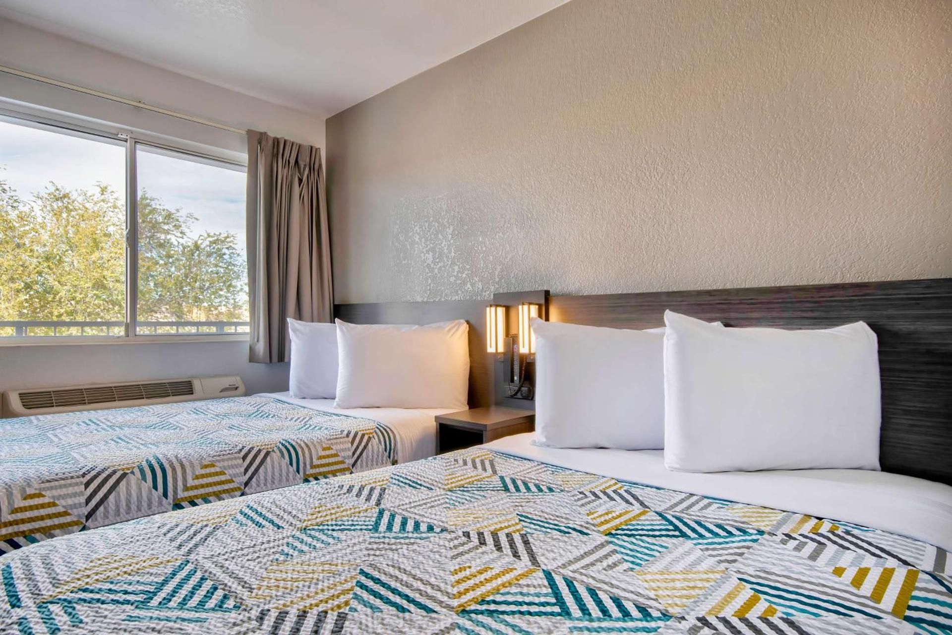 Deluxe Quadruple Room - Non-Smoking
