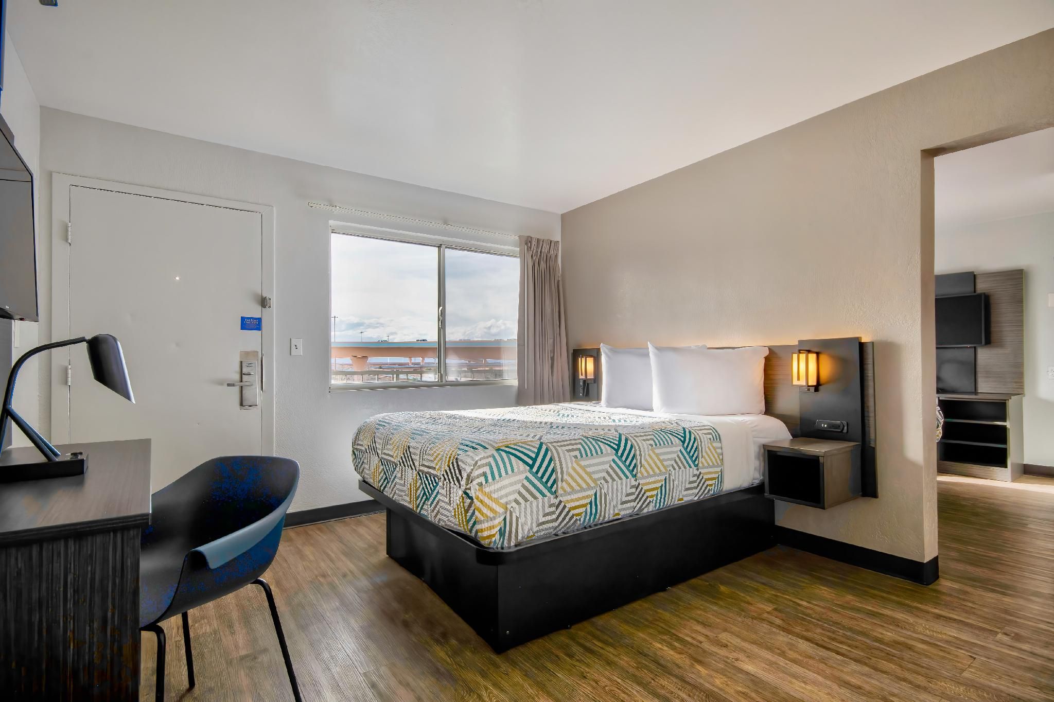1 Queen Bed | Non-Smoking, Micfridge