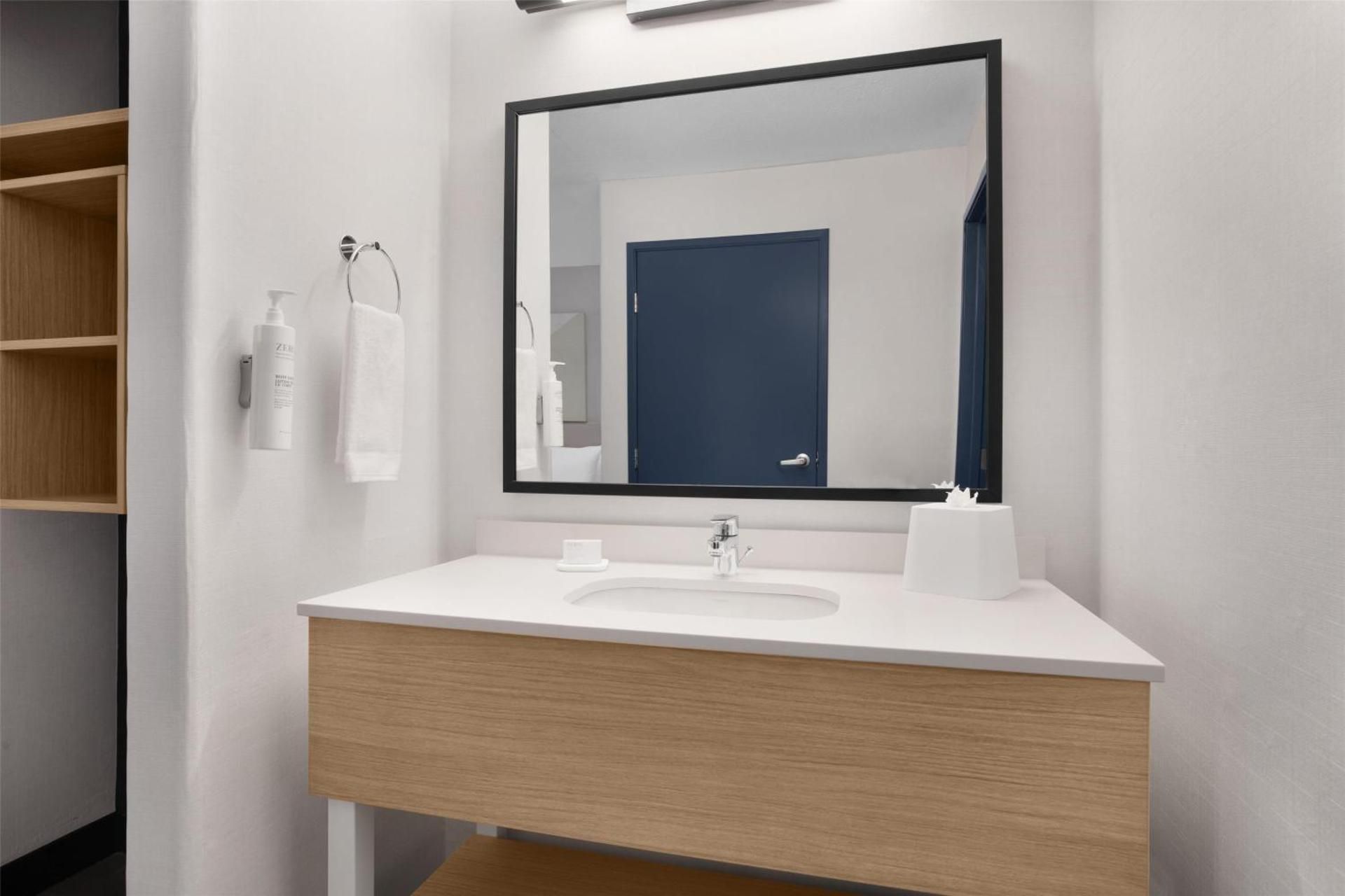 Spark by Hilton Albuquerque North I-25 2 QUEEN BEDS WITH SOFABED 3