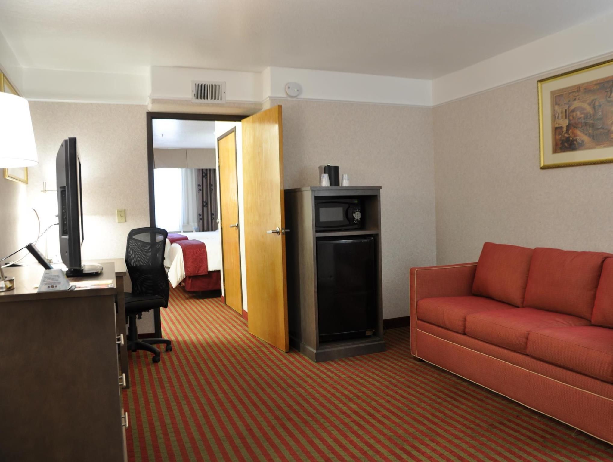 Queen Suite with Sofa Bed - Non-Smoking