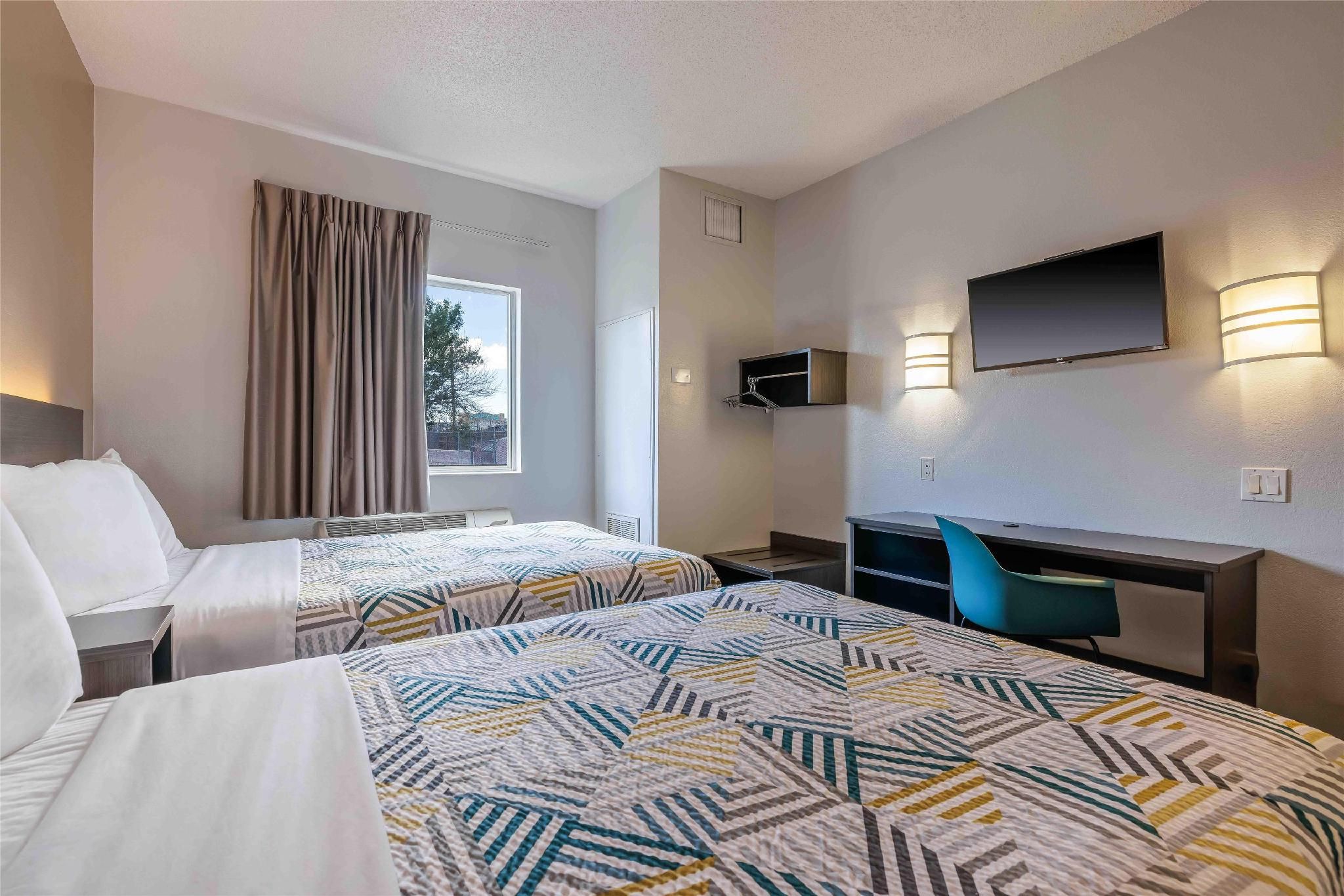 2 Full Beds |
