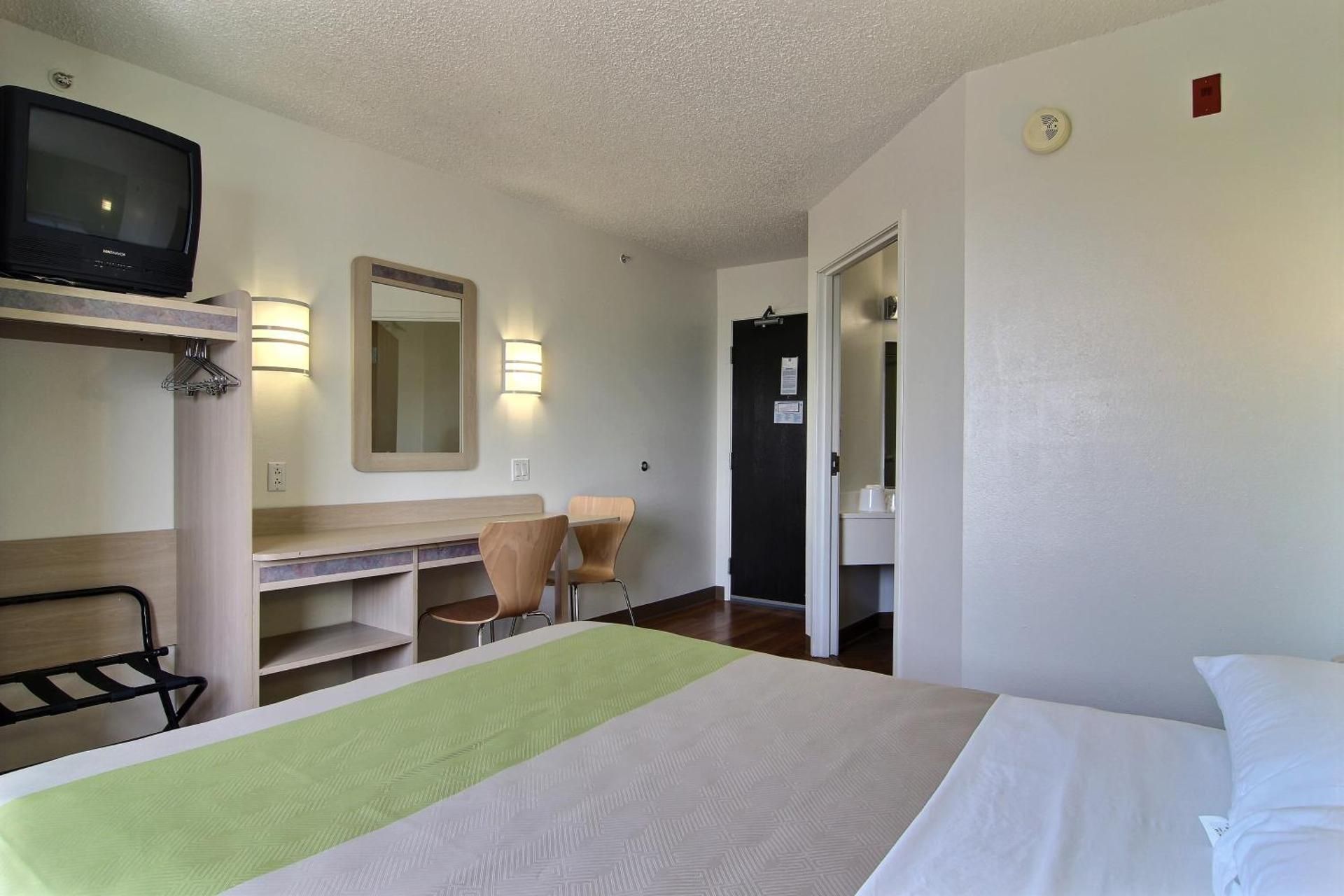 King Room - Non-Smoking