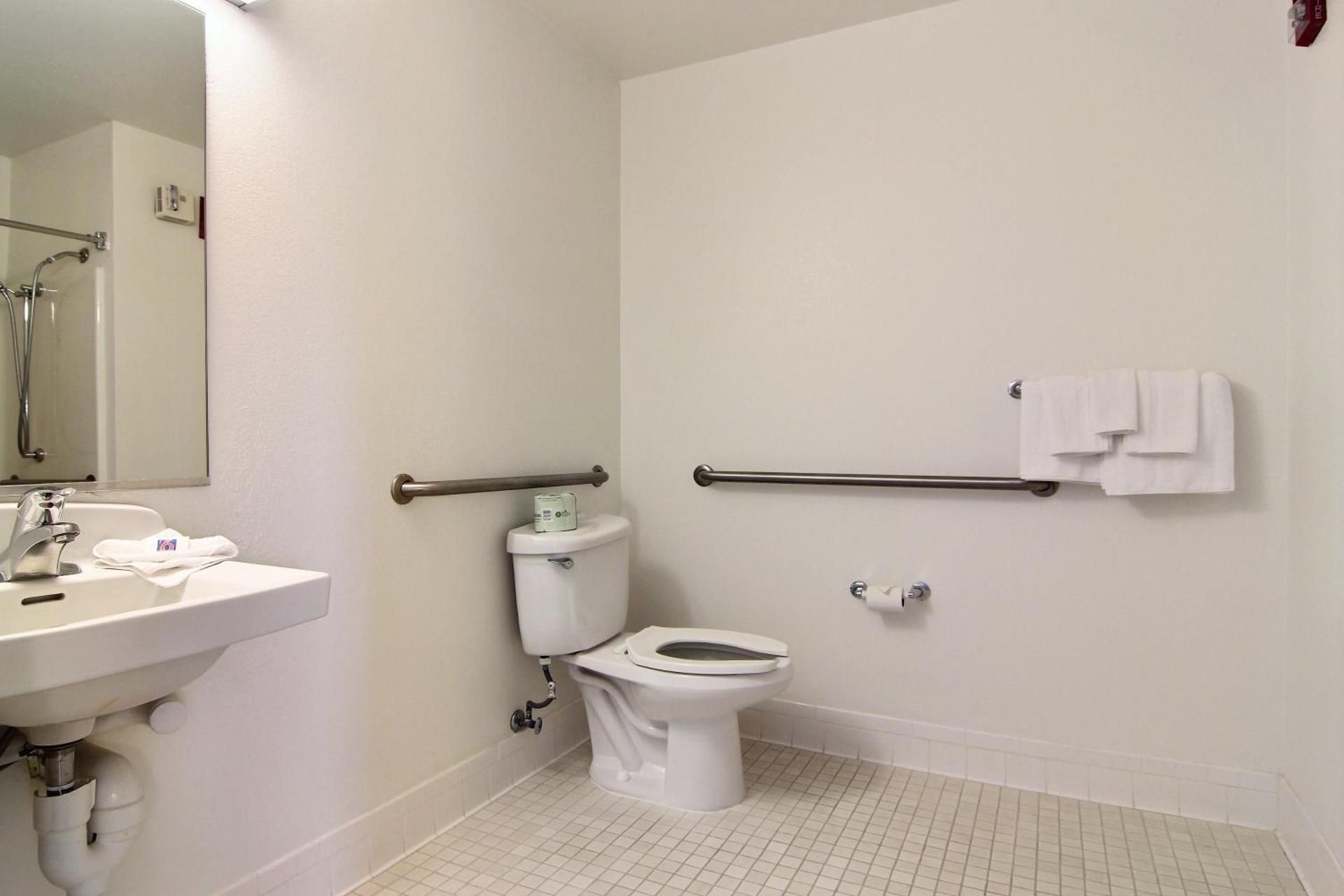 Queen Room - Disability Access