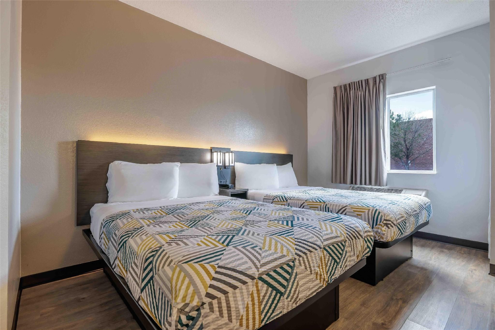 2 Full Beds |