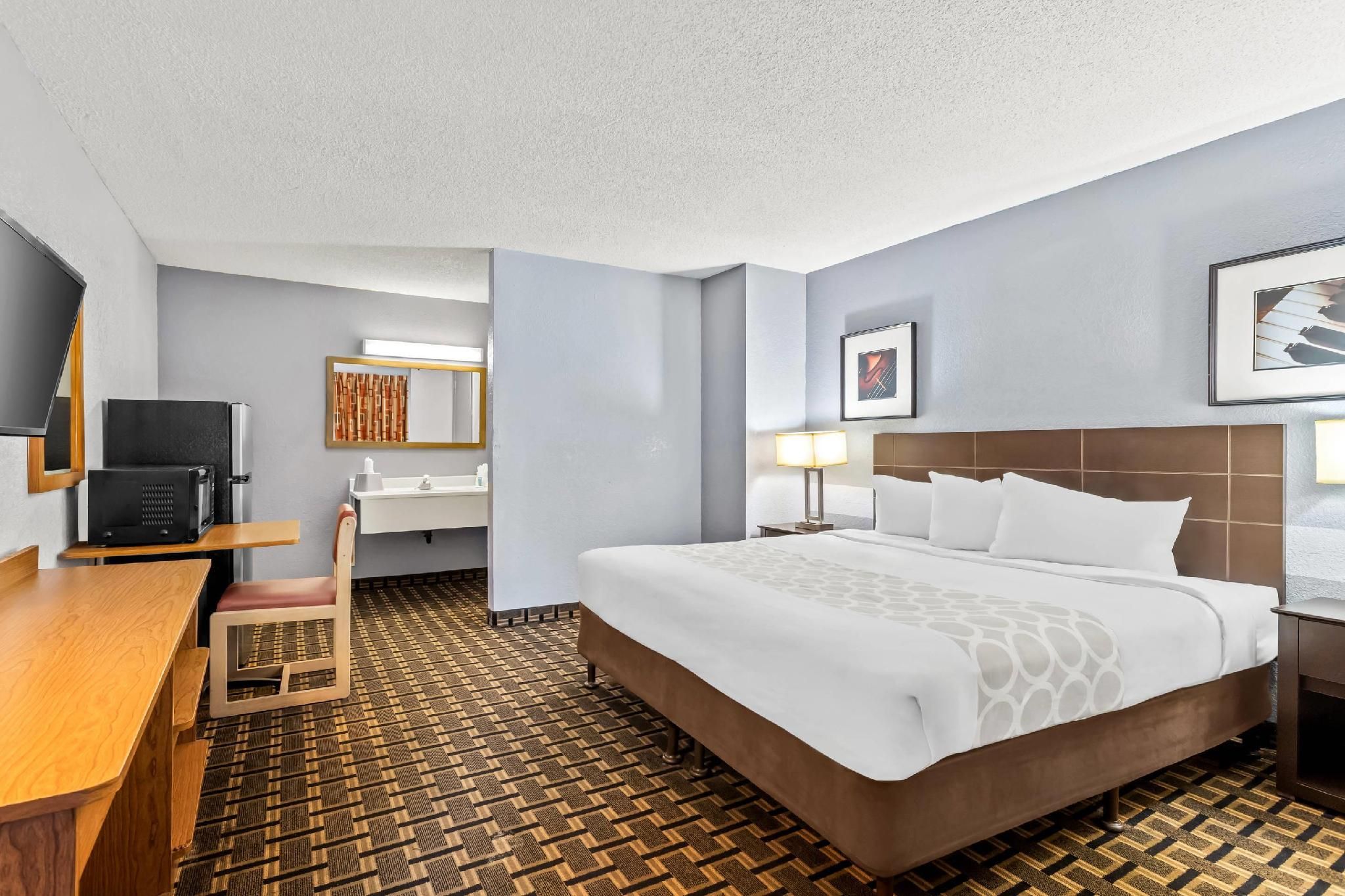 1 King Bed, Nonsmoking