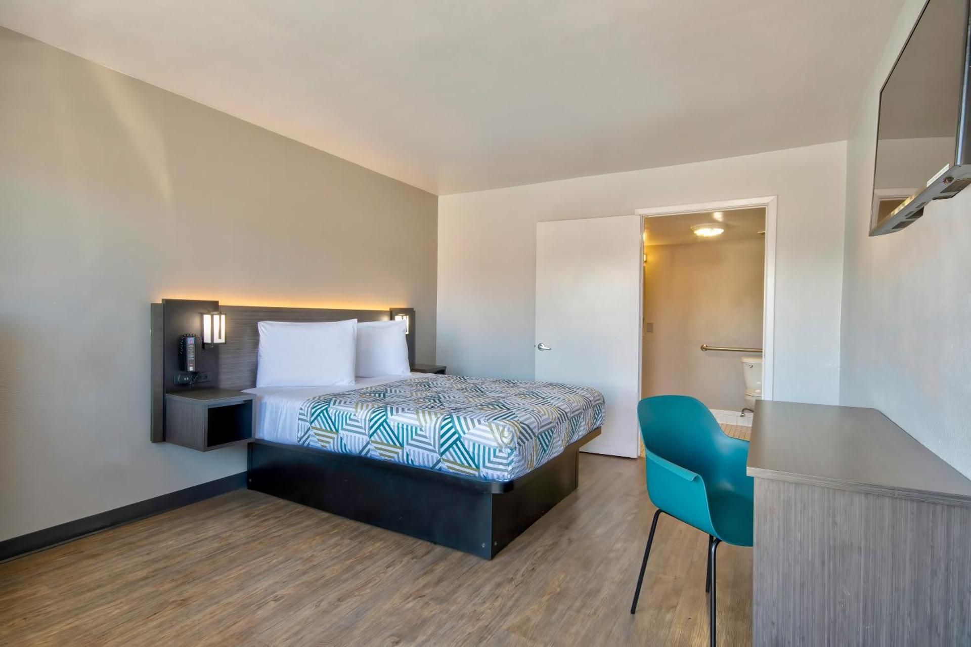 Double Room - Disability Access - Roll In Shower