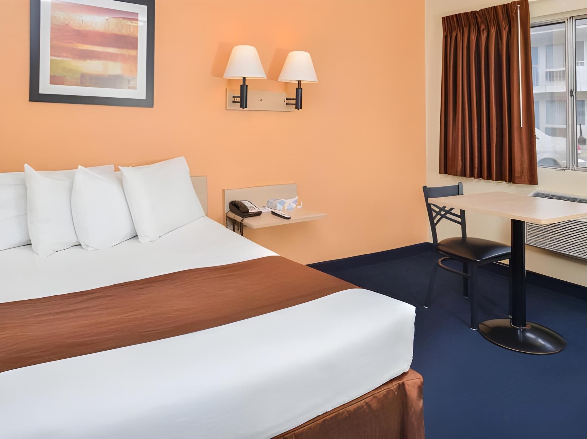 Days Inn by Wyndham New Philadelphia 1 Double Bed, Non-Smoking