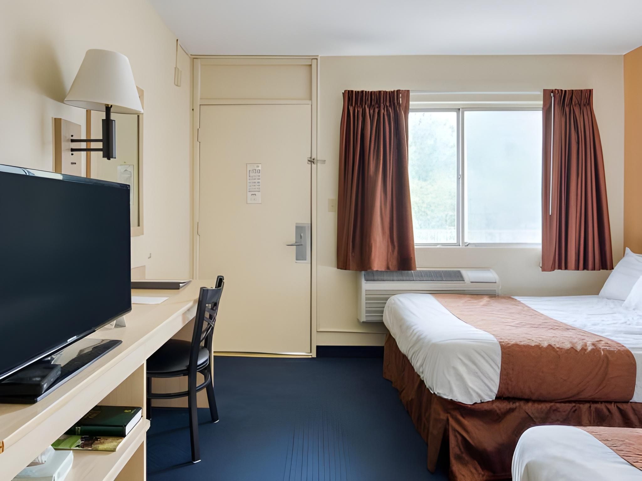 2 Double Beds, Mobility Accessible, Roll-In Shower, Non-Smoking