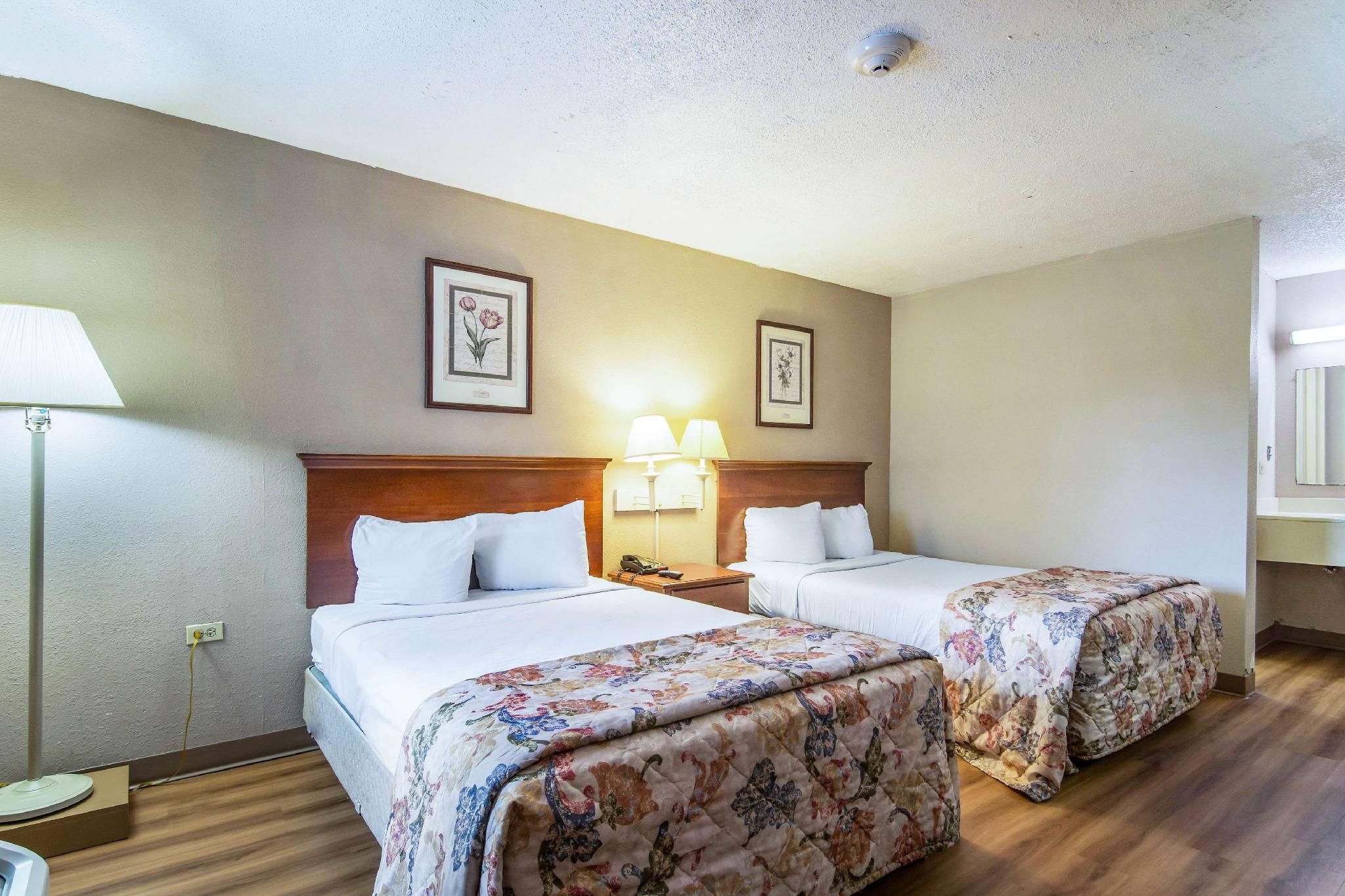 2 FULL BEDS | ACCESSIBLE, NON-SMOKING