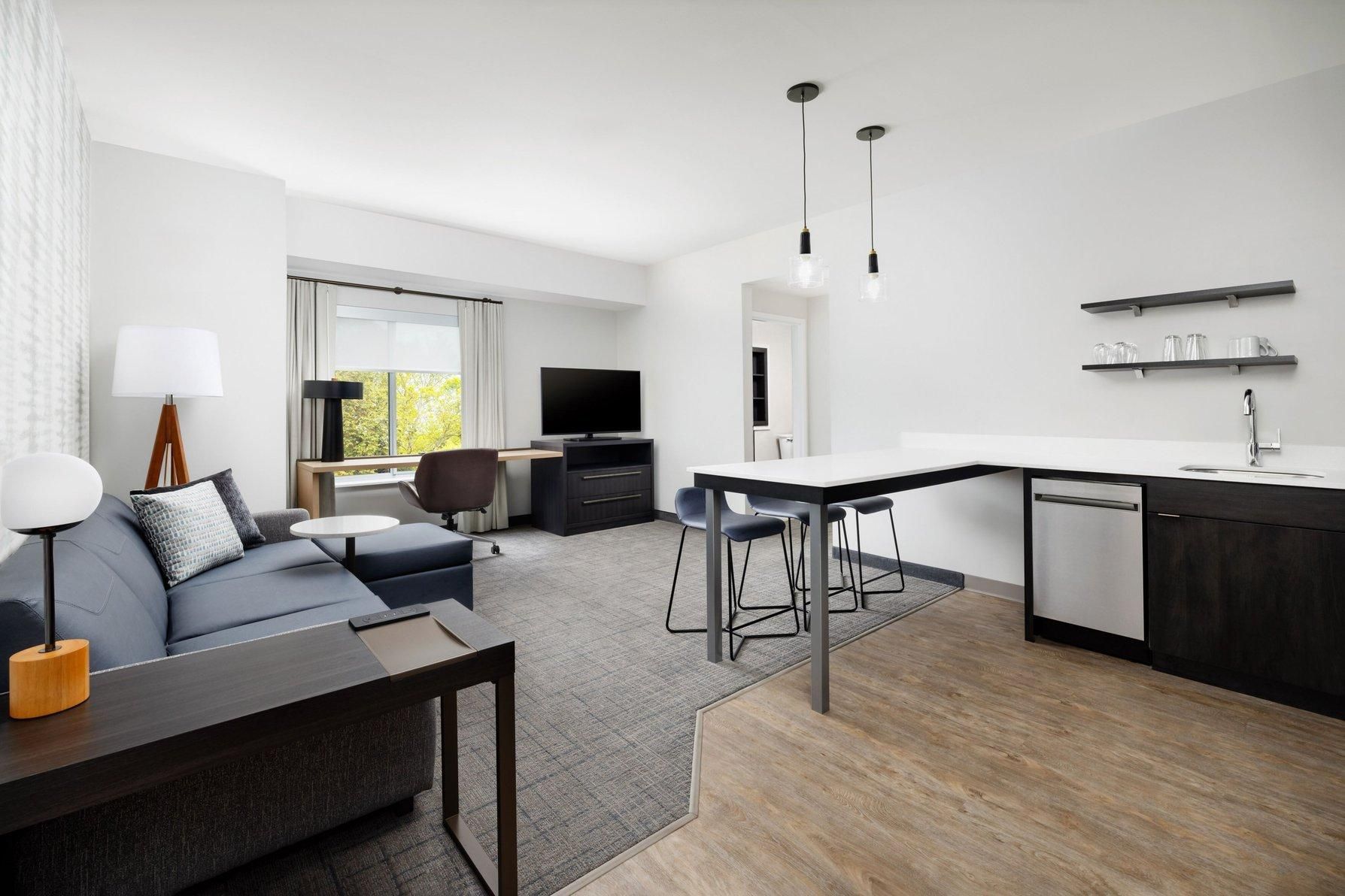 1 Bedroom Suite, 1 King, Sofa bed