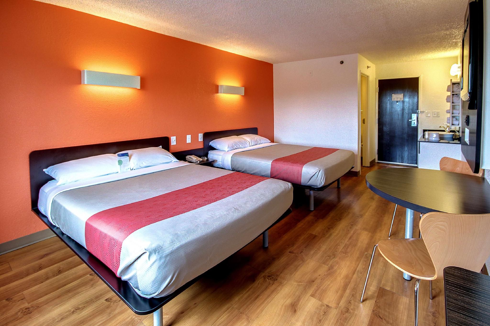 2 Queen Beds | Non-Smoking