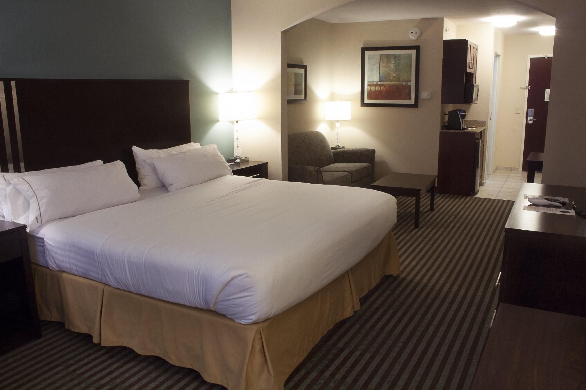 Holiday Inn Express & Suites Youngstown West I 80 By IHG Standard 2