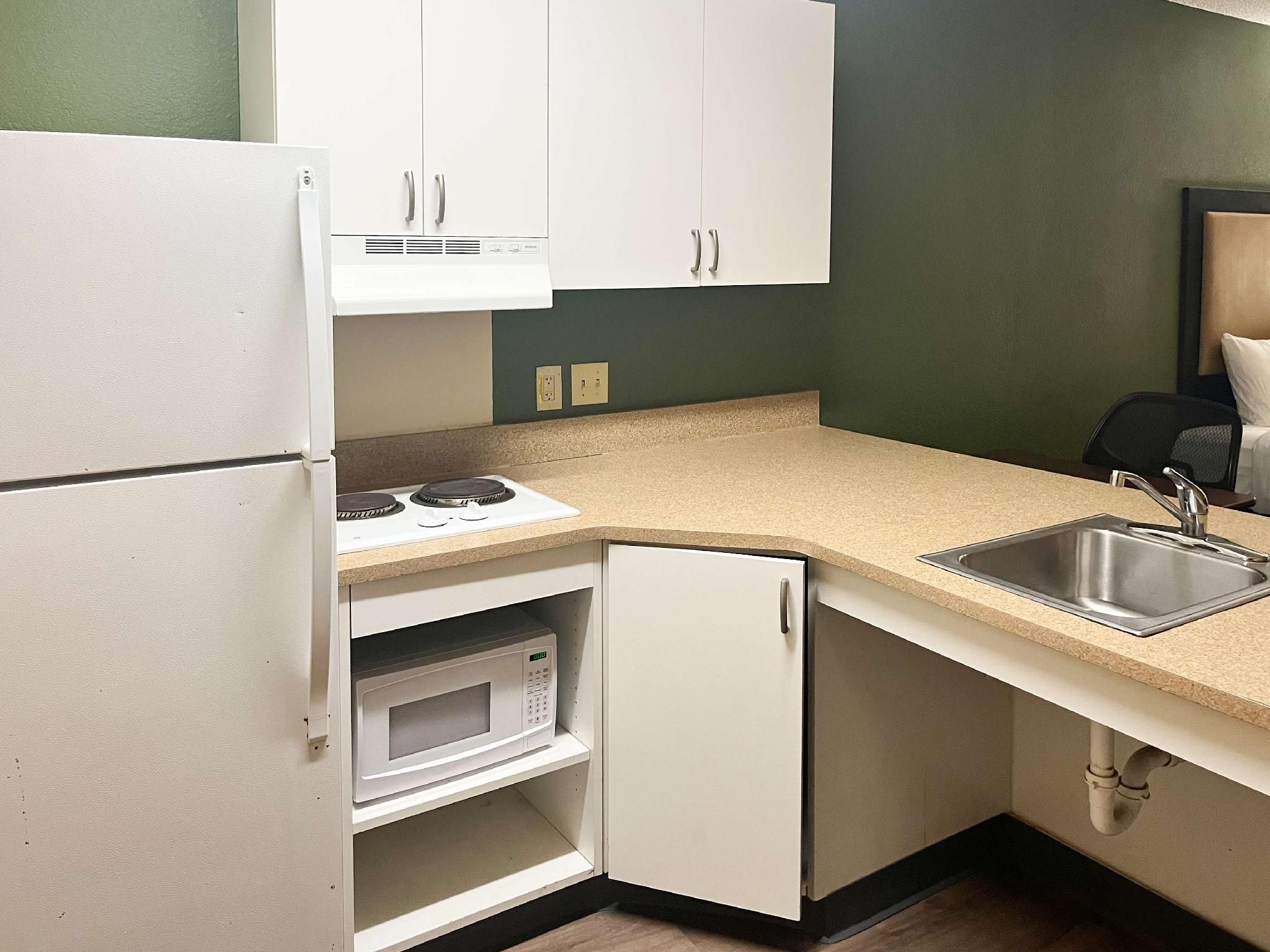 1 Queen Bed | Non-Smoking, Kitchen