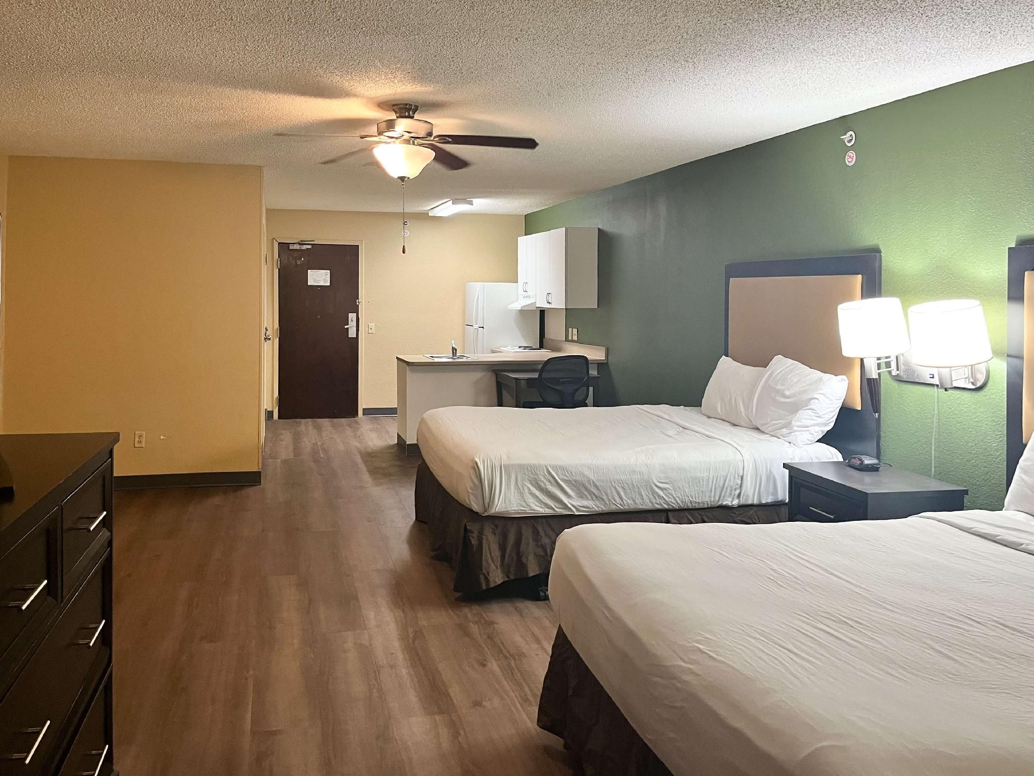 2 Queen Beds | Non-Smoking, Kitchen