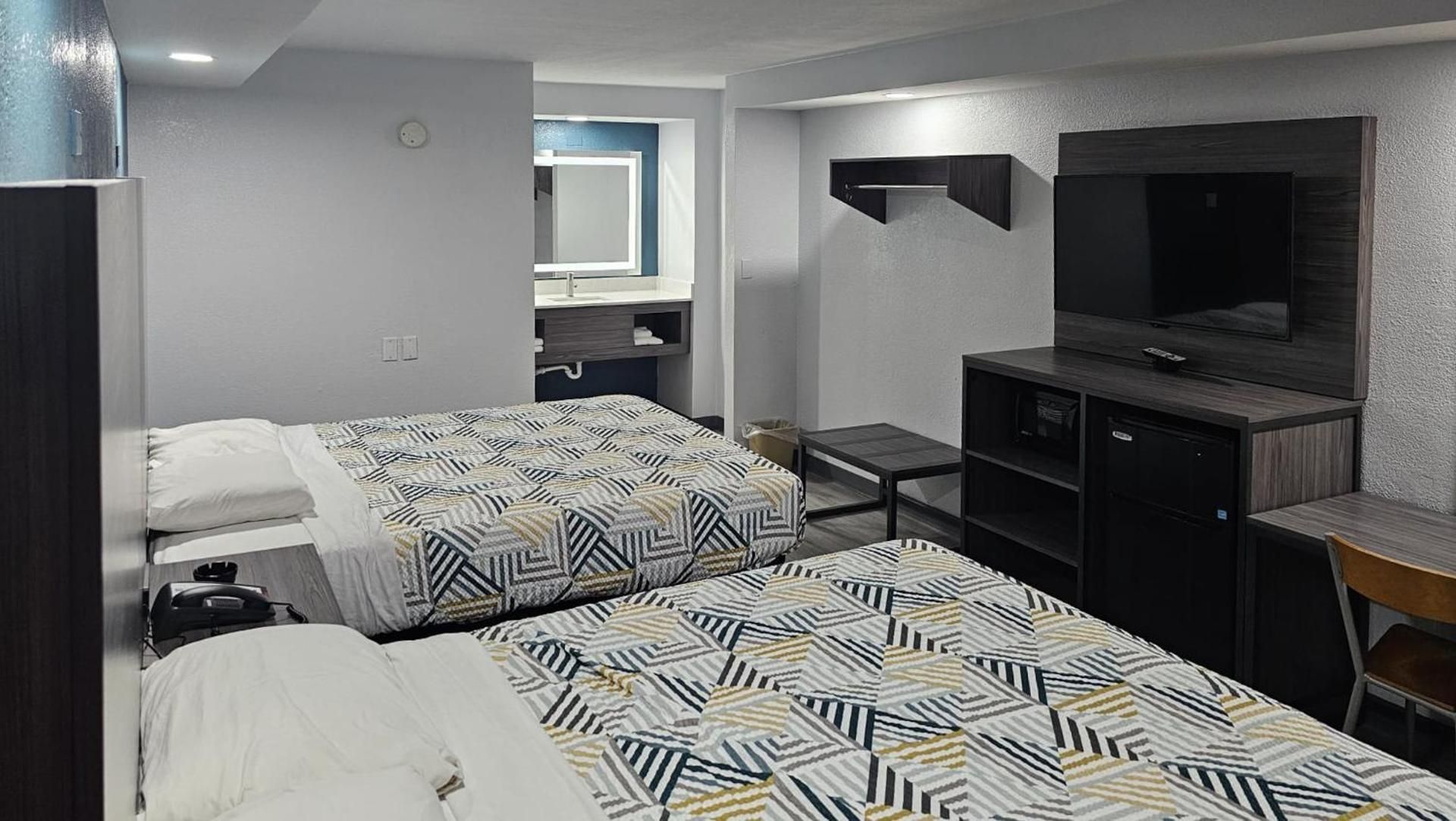 Standard Queen Room with Two Queen Beds