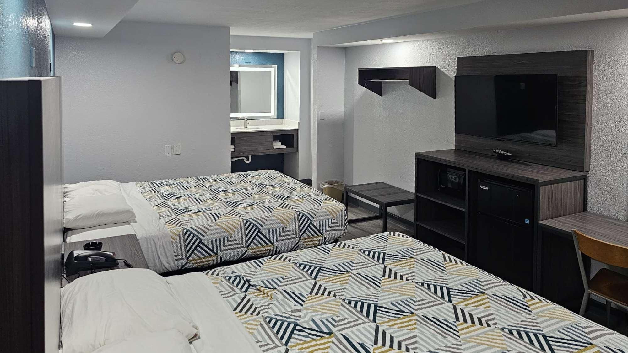 2 Queen Beds | Non-Smoking