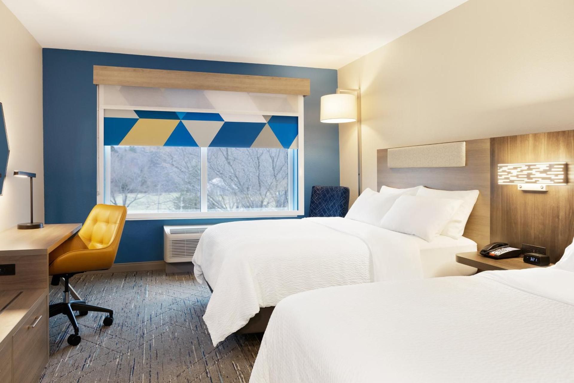 Standard Queen Room with Two Queen Beds and Tub - Mobility/Communications Accessible