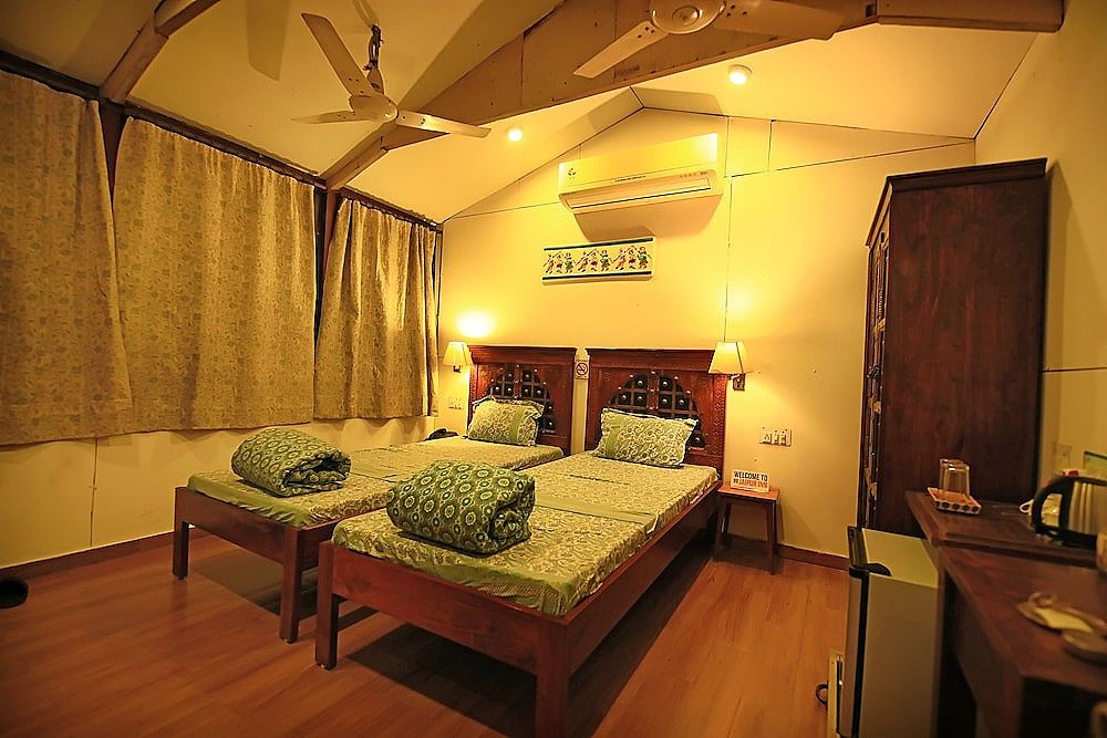 Jaipur Inn Deluxe Room 5