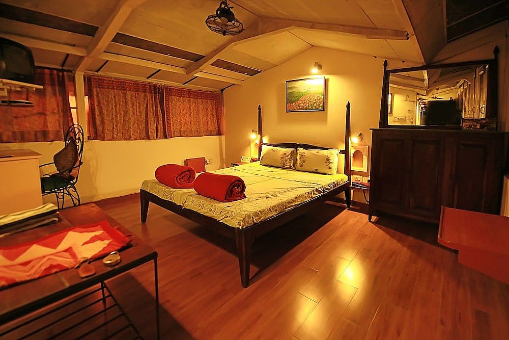 Jaipur Inn Deluxe Room 12