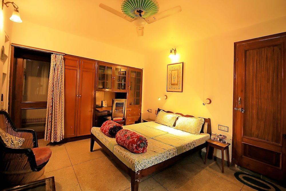 Jaipur Inn Deluxe Room 14
