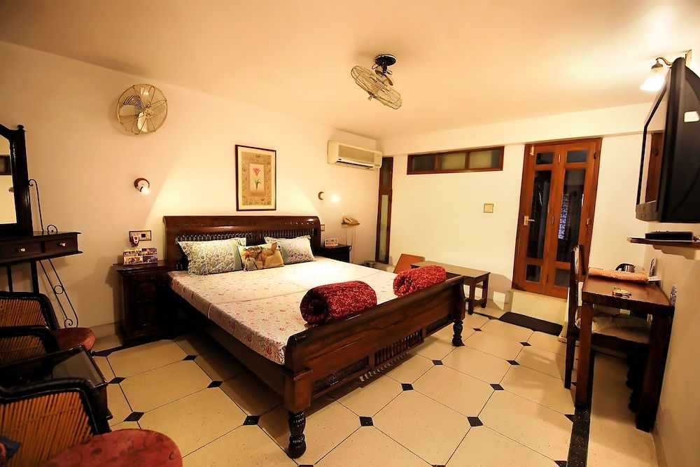 Jaipur Inn Deluxe Room 18
