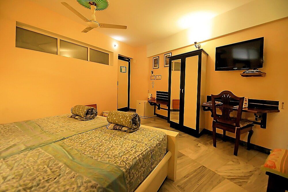 Jaipur Inn Deluxe Room 6