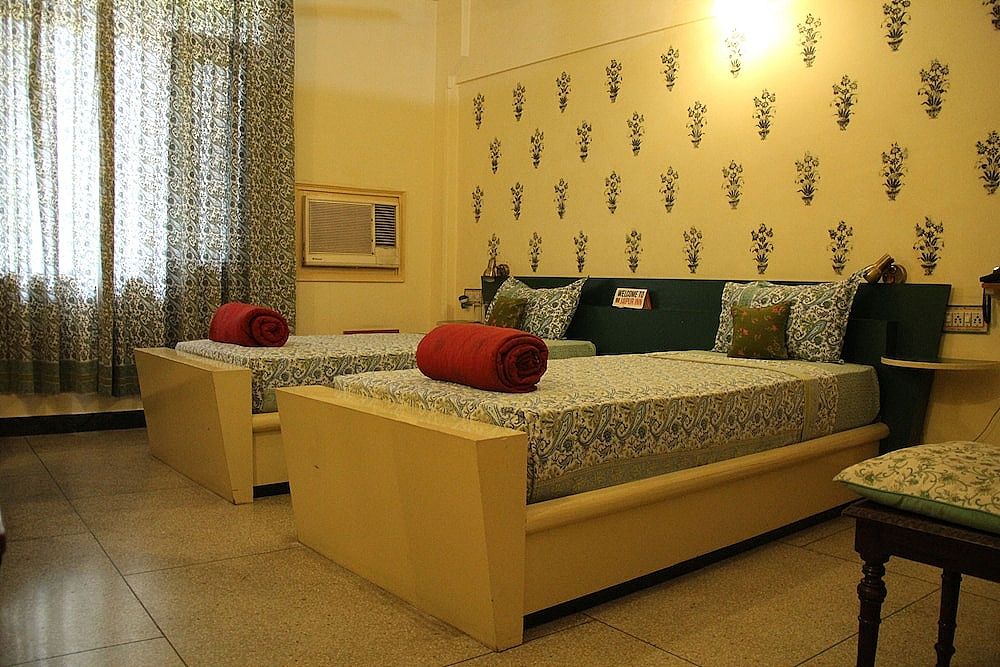 Jaipur Inn Deluxe Room 27