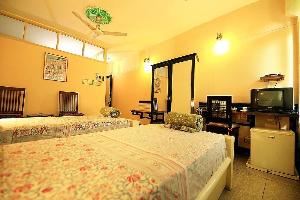Jaipur Inn Deluxe Room 10