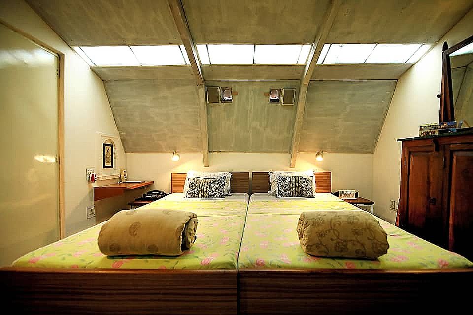 Jaipur Inn Deluxe Room 2