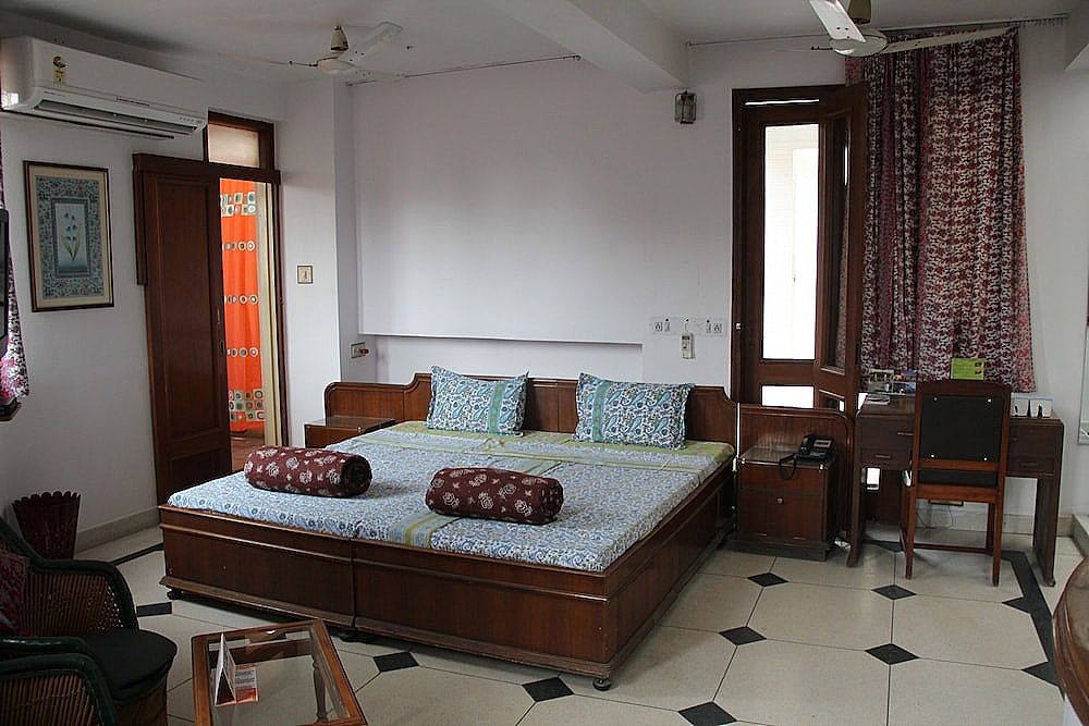 Jaipur Inn Deluxe Room 22